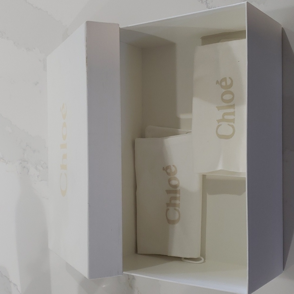 Chloe shoe box with 2 shoe dust bags